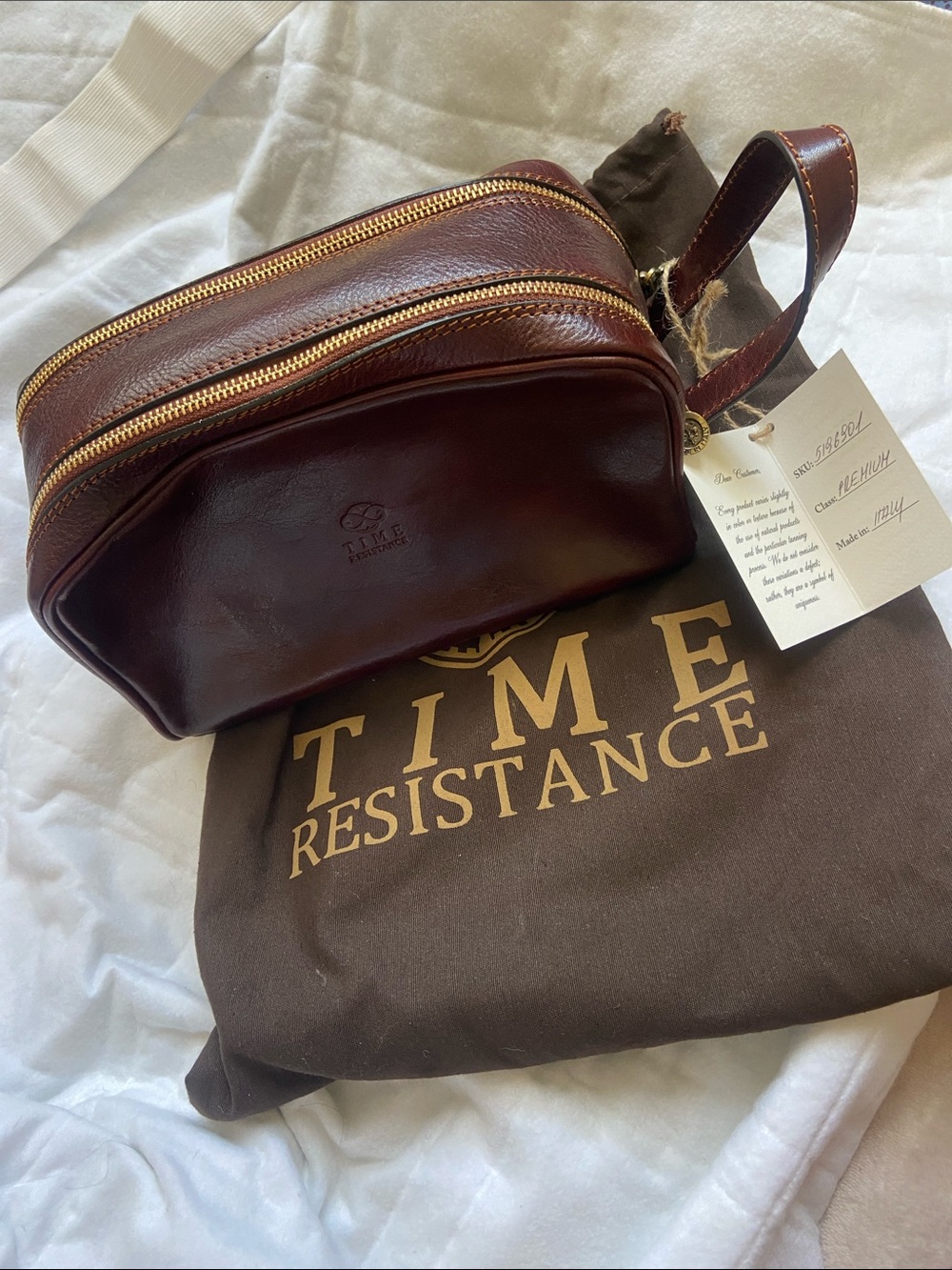 Time Resistance toiletry bag